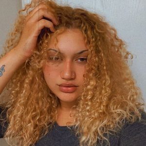 Meet your Posher, Angelina